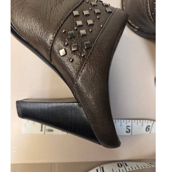 Sofft High Heels Clogs Mules Shoes Sz 8M Dark Olive. Black Heel and Nickel Studs - Picture 16 of 16